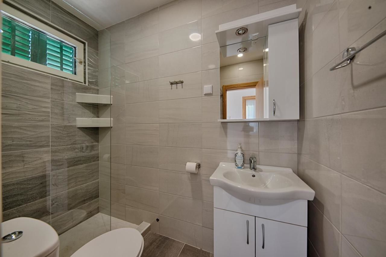 Апартаменты Apartmani Monpleasire Добра-Вода-8